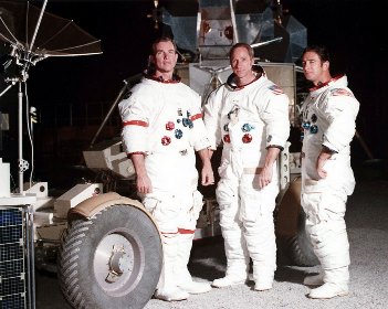 Проверка астронавтами на Луне закона Галилея и попытки конспирологов уличить их в обмане